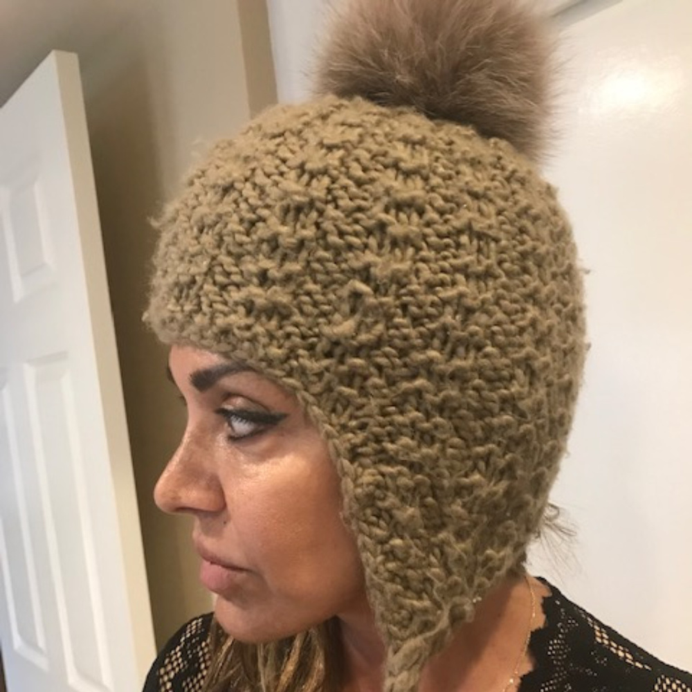 KYI KYI Pom Pom Beanie with Genuine Fox Fur
